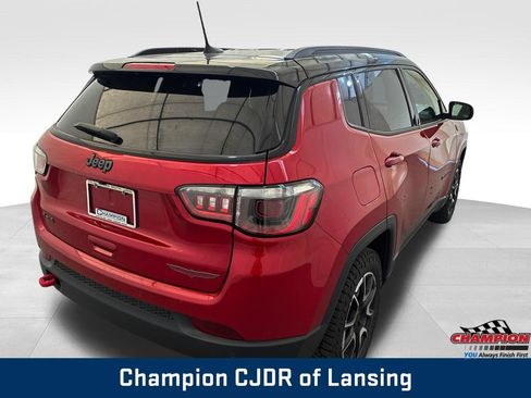 Used 2025 Jeep Compass Trailhawk AWD/4WD image 8