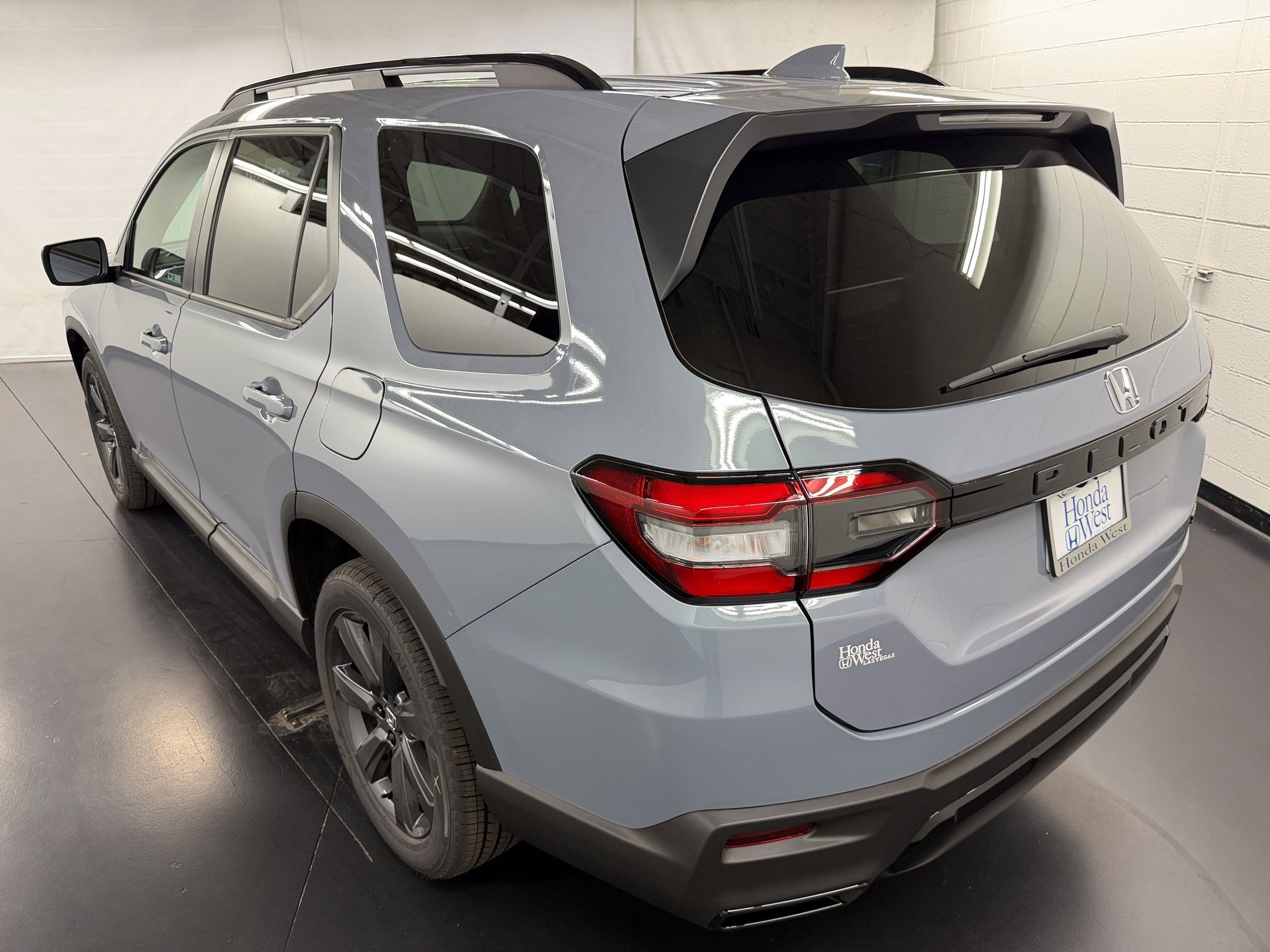 New 2026 Honda Pilot Sport image 3
