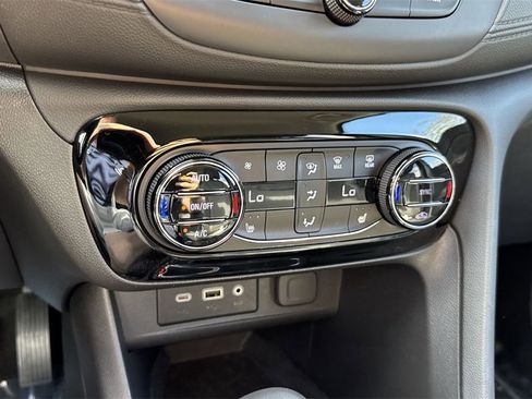 Used 2022 Buick Encore GX Select image 51