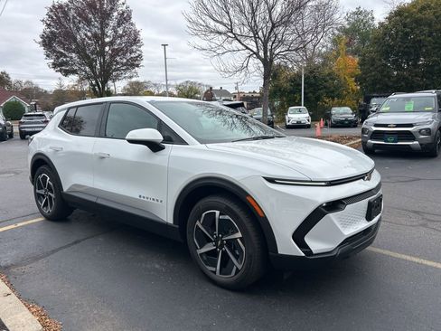 New 2026 Chevrolet Equinox EV LT image 5