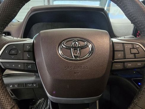 Used 2024 Toyota Sienna Platinum FWD image 29