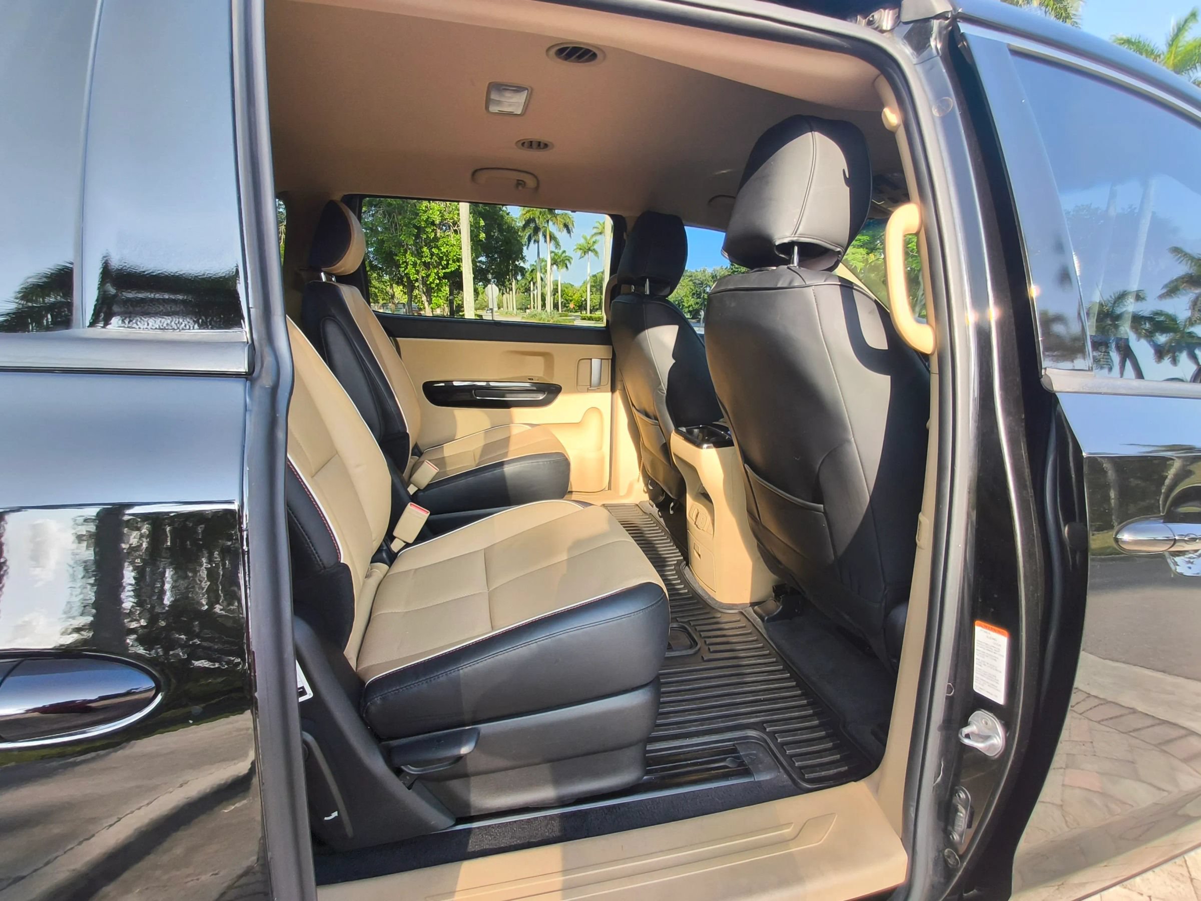 Used 2018 Kia Sedona SX FWD image 41