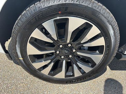 New 2026 Ford Expedition Platinum w/ Driver's Package AWD/4WD image 9