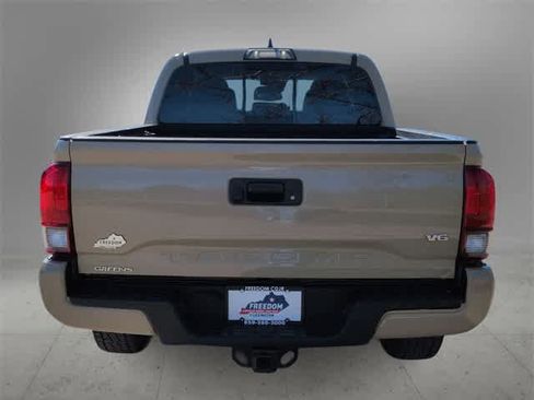 Used 2019 Toyota Tacoma TRD Sport image 7