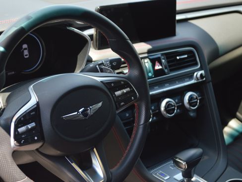 Used 2023 Genesis G70 2.0T w/ Sport Prestige Package RWD image 27