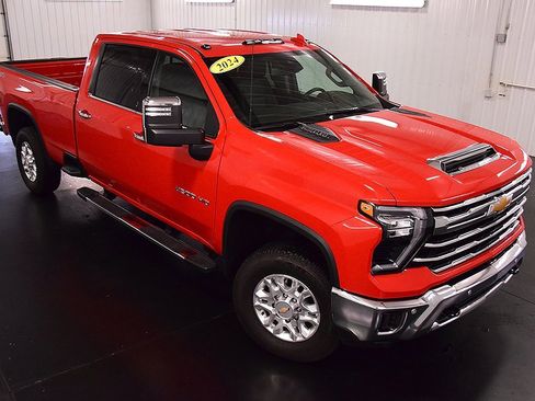 Used 2024 Chevrolet Silverado 2500 LTZ w/ LTZ Convenience Package image 10