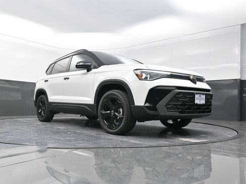 New 2026 Volkswagen Taos SE AWD/4WD image 20
