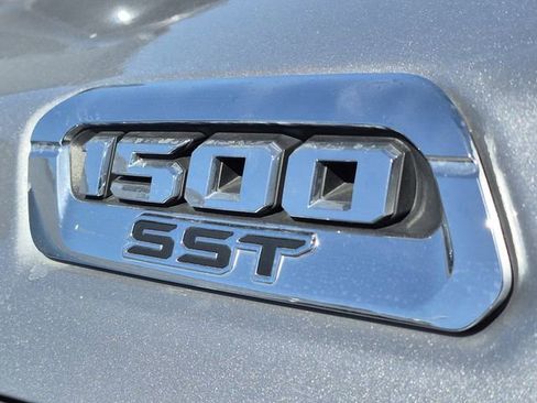 Used 2025 RAM 1500 Laramie AWD/4WD image 7