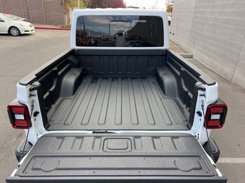 New 2026 Jeep Gladiator Mojave image 24