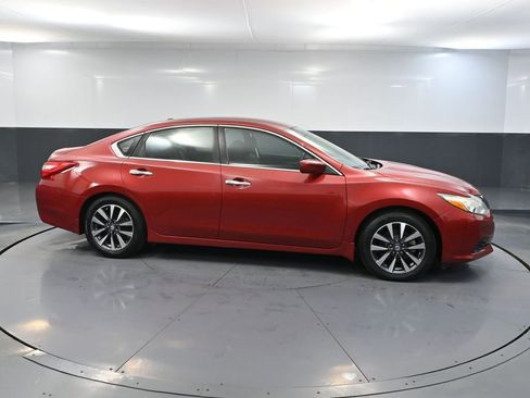 Used 2016 Nissan Altima 2.5 SV image 4