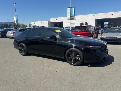 Used 2025 Honda Accord Sport image 2