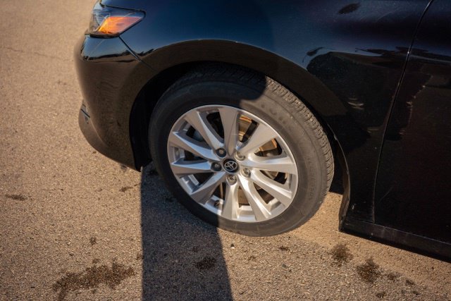 Used 2018 Toyota Camry LE FWD image 11
