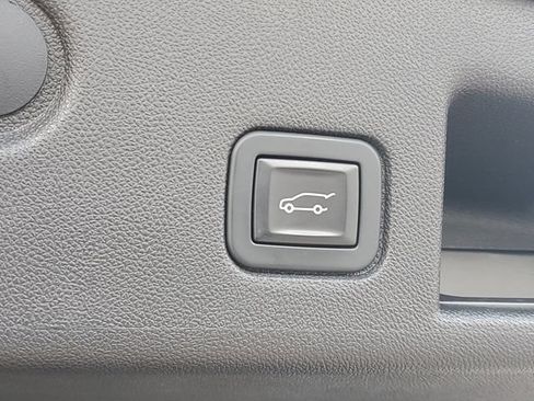 Certified 2018 Chevrolet Equinox Premier FWD image 8