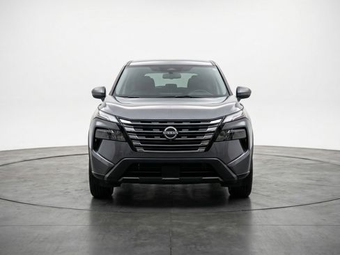 Used 2025 Nissan Rogue SV FWD image 2