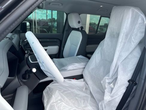 New 2026 Land Rover Defender 110 X-Dynamic SE image 3