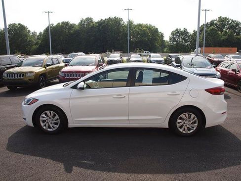 Used 2018 Hyundai Elantra SE FWD image 3