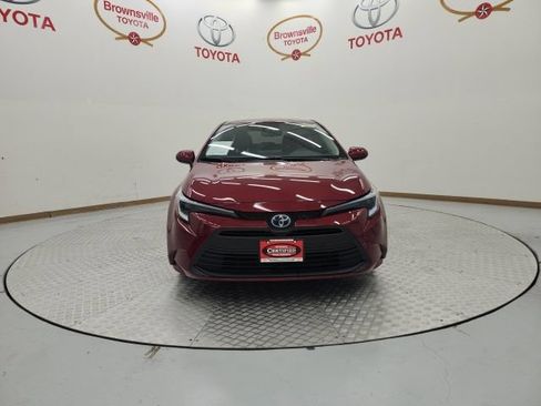 Used 2025 Toyota Corolla LE FWD image 4