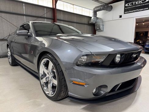 Used 2010 Ford Mustang GT Premium image 33