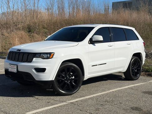 Used 2018 Jeep Grand Cherokee Altitude image 4