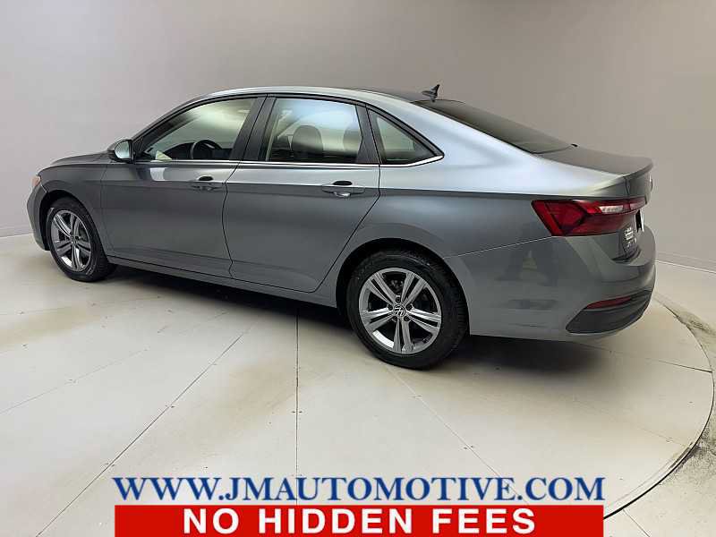 Used 2024 Volkswagen Jetta SE FWD image 3