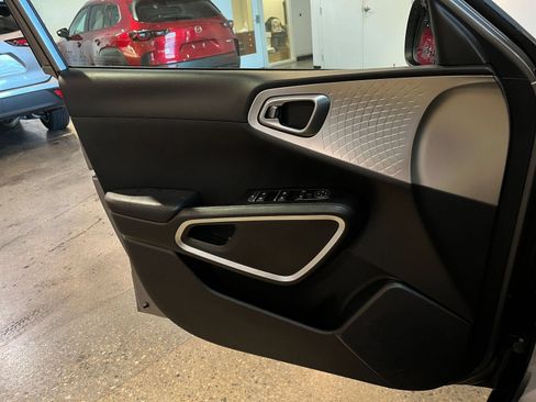 Used 2025 Kia Soul LX w/ LX Technology Package FWD image 18