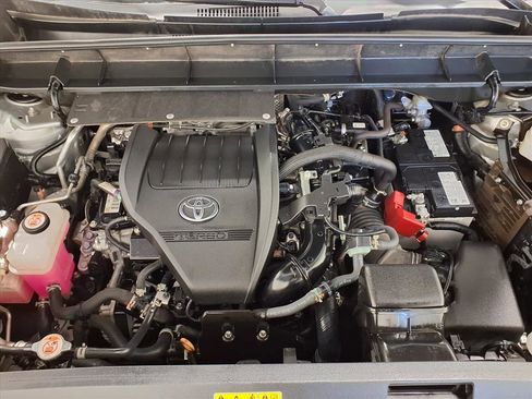 Used 2024 Toyota Highlander XLE image 31