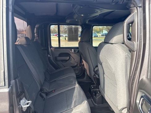 Used 2025 Jeep Gladiator Sport image 12