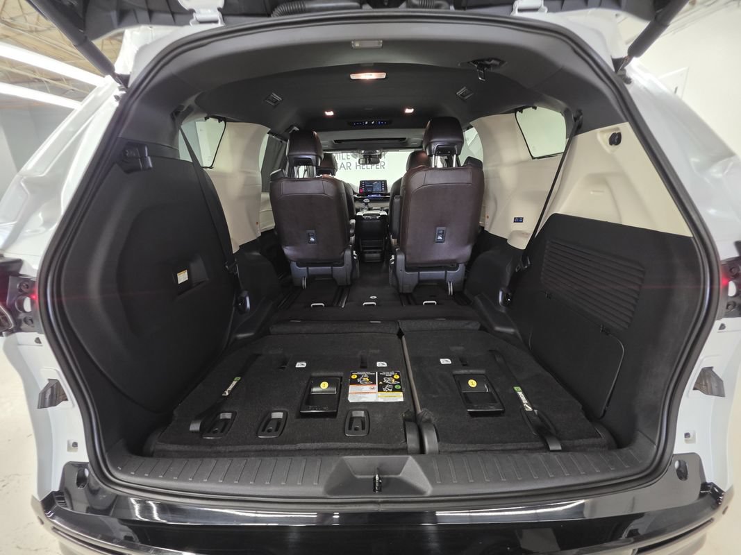 Used 2024 Toyota Sienna Platinum AWD/4WD image 23