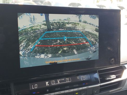 Certified 2025 Toyota Sienna XLE FWD image 29