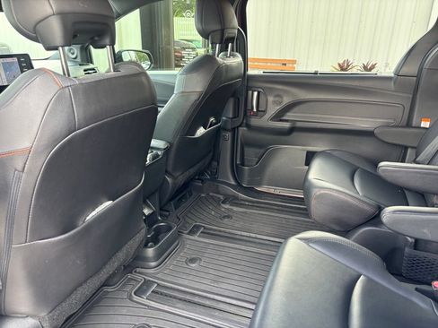 Used 2021 Toyota Sienna XSE w/ XSE Plus Package FWD image 20
