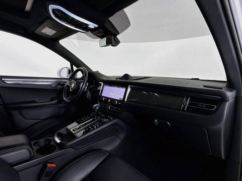 Certified 2024 Porsche Macan AWD/4WD image 17