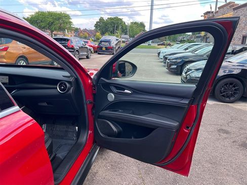 Used 2018 Alfa Romeo Stelvio AWD image 34