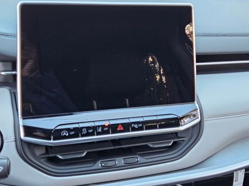 New 2026 Jeep Compass Limited image 20