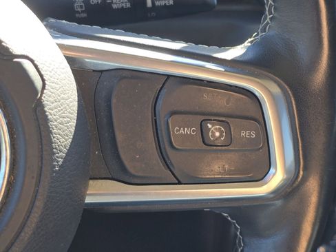 Used 2018 Jeep Wrangler Unlimited Sahara image 28