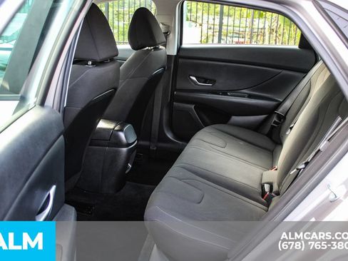 Used 2024 Hyundai Elantra SEL FWD image 17