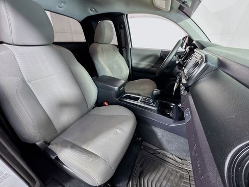 Used 2017 Toyota Tacoma SR image 24