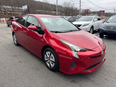 Used 2017 Toyota Prius Two image 11
