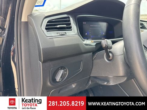 Used 2022 Volkswagen Tiguan SE FWD image 13