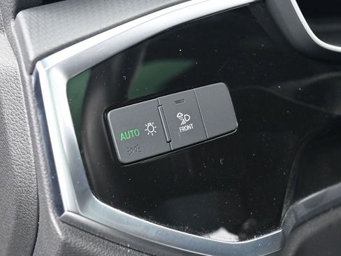 Used 2025 Audi Q3 2.0T Premium image 16