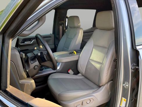 Used 2023 GMC Sierra 1500 SLT w/ SLT Premium Package AWD/4WD image 8