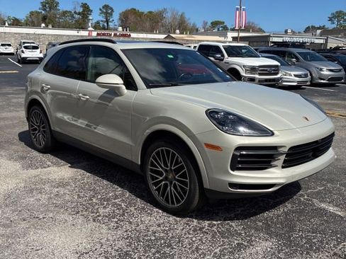 Used 2022 Porsche Cayenne Platinum Edition image 4
