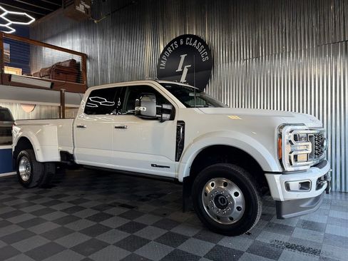 Used 2023 Ford F450 Platinum w/ FX4 Off-Road Package AWD/4WD image 2