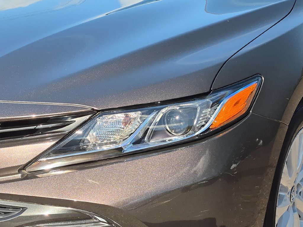 Used 2018 Toyota Camry LE w/ Convenience Package FWD image 3
