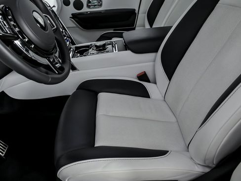 Used 2020 Rolls-Royce Cullinan image 21