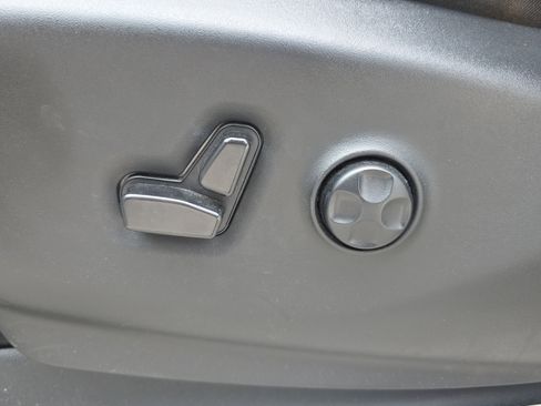 Used 2024 Chrysler Pacifica Limited FWD image 22