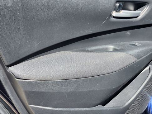 Used 2021 Toyota Corolla LE image 12