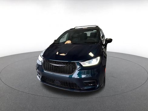 Used 2025 Chrysler Pacifica Limited FWD image 6
