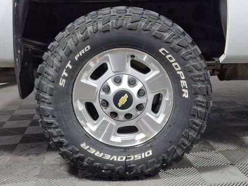 Used 2011 Chevrolet Silverado 2500 LT w/ Interior Plus Package image 24