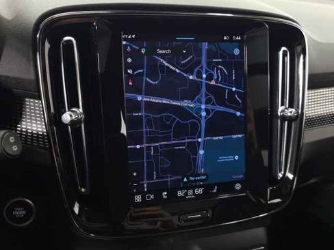 Certified 2025 Volvo XC40 B5 Plus image 26