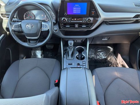 Used 2025 Toyota Highlander LE image 15